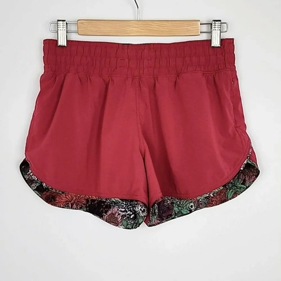 Lululemon Choose A Side Short Ruby Red Zen Garden Floral Multi 3" Inseam Size 6 - Picture 11 of 15